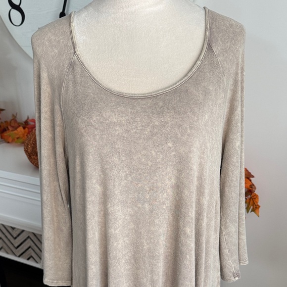 Chic Beige Tunic with Ruffle Detail - Picture 3 of 6